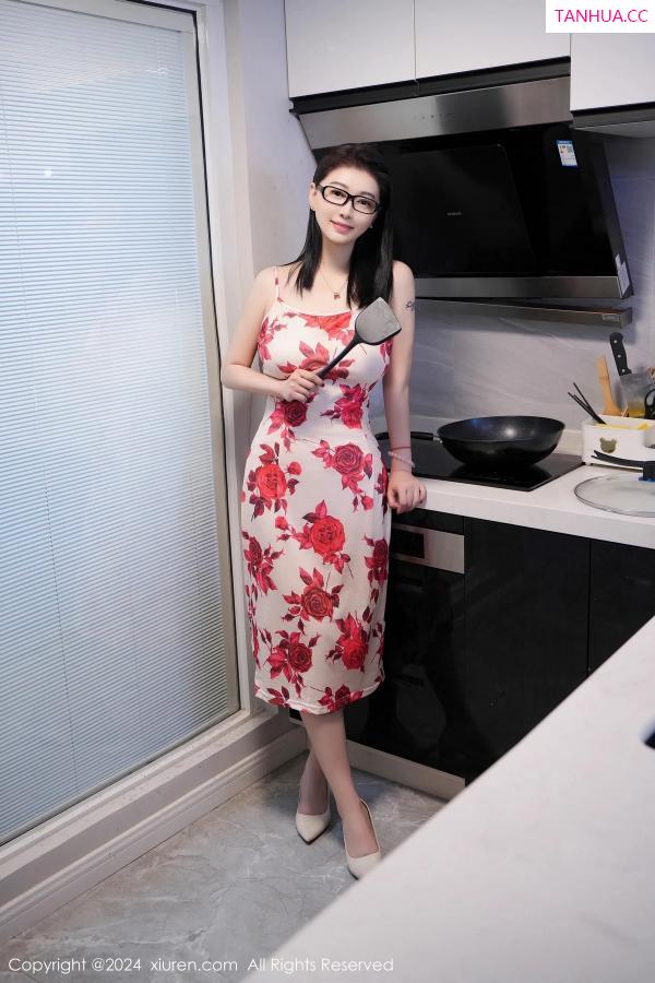  [XiuRen]高清写真图 2024.04.29 No.8468 雅茹老师 长裙美臀第20张图片